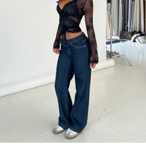 Mörkblåa Jolie jeans  från venderbys -  Helt oanvända jeans från Venderbys som tyvärr inte satt som jag tänkte. Ordinarie pris 782 sek exklusive frakt💗 Är öppen för byte:)