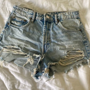 Jeansshorts  - Jeansshorts från zara. Använda typ två gånger