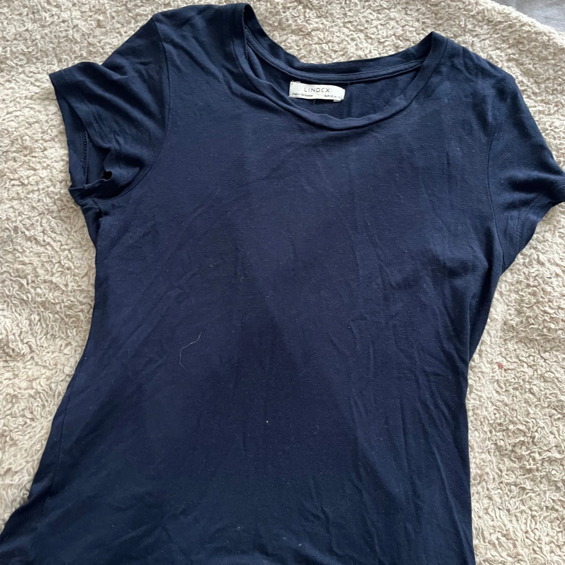 Marinblå t-shirt  - 91