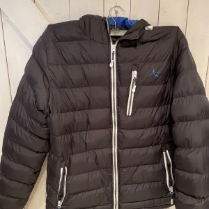 Jacka - Vinter jacka. Alldrig använd och i ny skick. Storlek C54