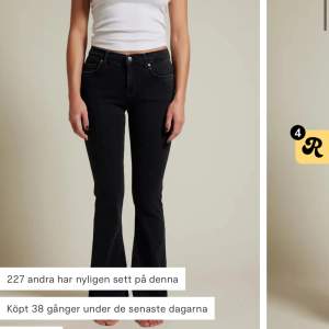 Säljer nu dessa snygga Low waist jeans från bikbok i väldigt mörkgrå nästan svart. De är i storlek Xs/31. Köpt för 700❤️