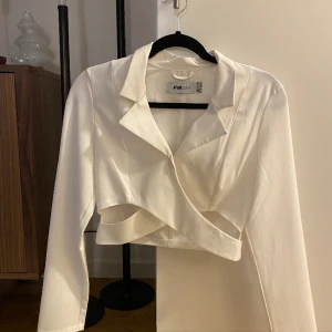Topp - NewYorker - Helt oanvänd topp från NewYorker, supersnygg men kommer tyvärr aldrig till användning.. 🖤 säljer för 180 kr 