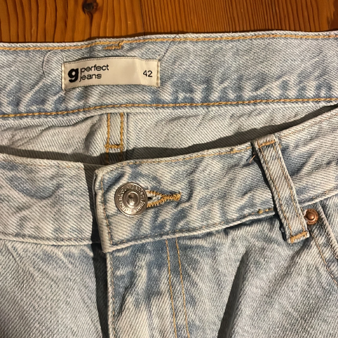 Ljusblåa jeans  - 91