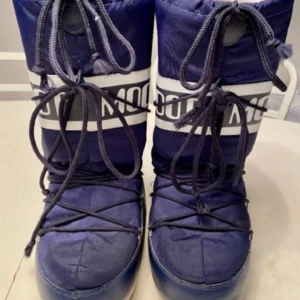 Byter gärna mina moonboots!!! - Byter gärna mina moonboots mot röda höga!!! Rosa funkar också! Kram