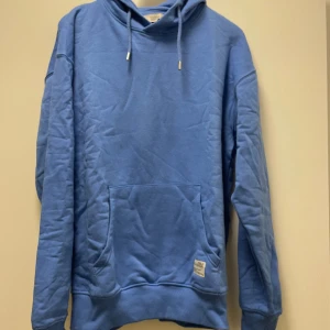 Hoodie - En varm hoodie som är jätte skön och len. 