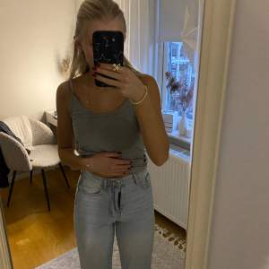 Jeans från Gina som inte längre kommer till användning 