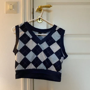 Tröja - En tröja från shein i storlek S, aldrig använd 🫶🏼