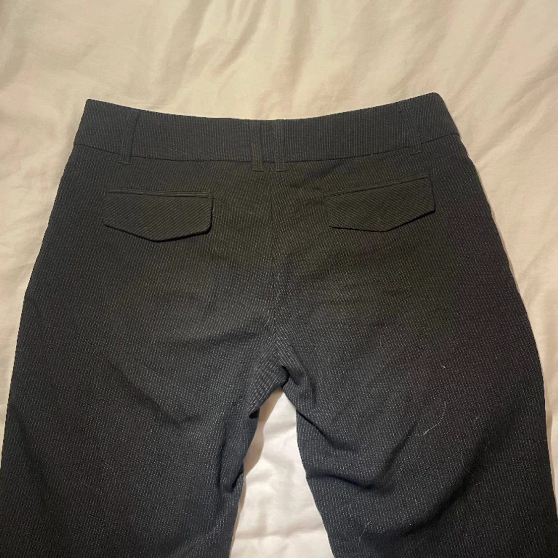 Kritstrecksrandiga kostymbyxor - 90