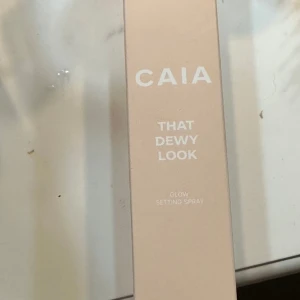 Caia settingspray the Dewy look , oöppnad  - Helt ny oöppnad settingspray Caia Dewy look ,, ordinarie pris 245  Nu 150 Finns i Åmål kan skickas , köparen betalar frakten 