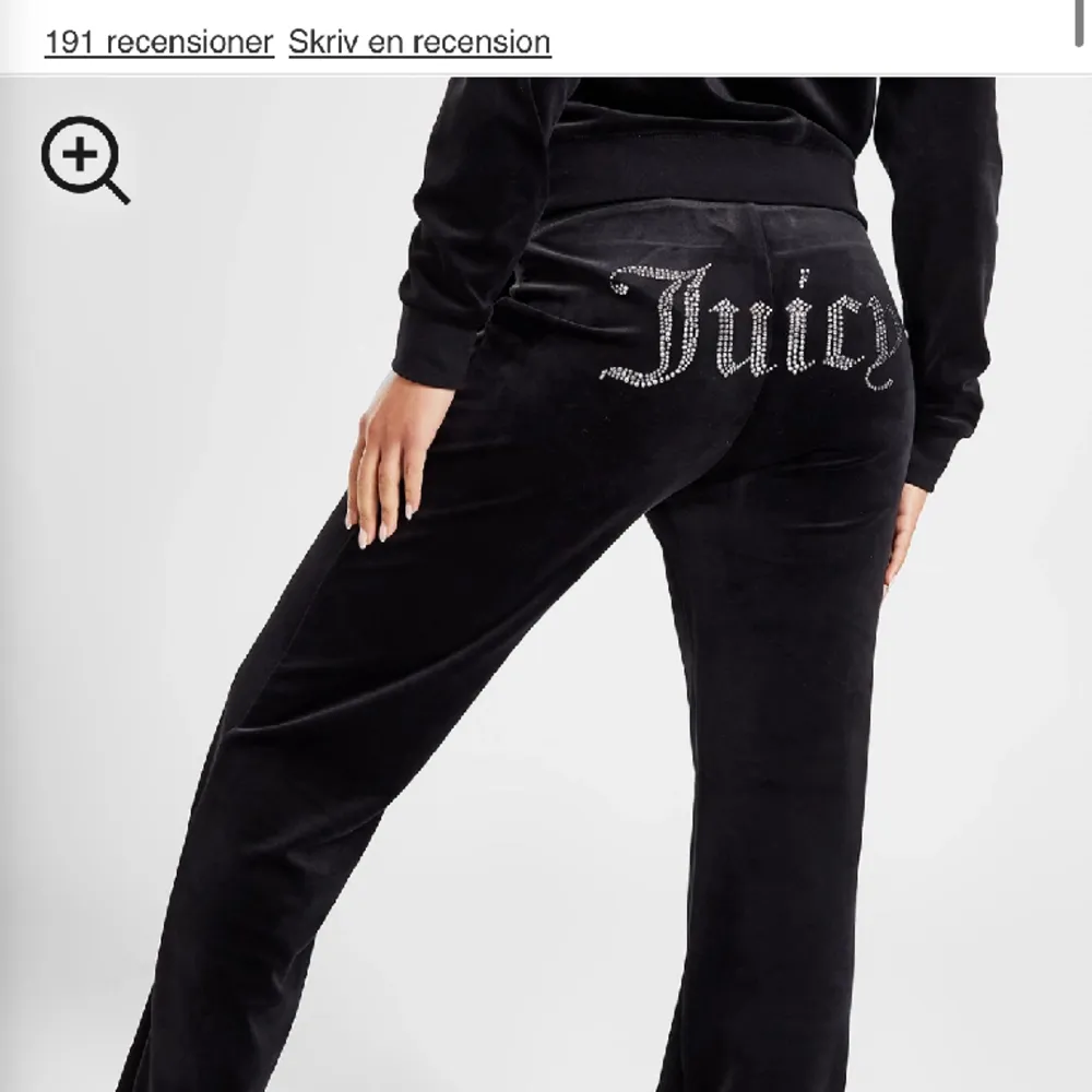 Säljer mina juicy byxor då jag letar efter ett par med fickor istället. Använt 2 gånger. Jeans & Byxor.