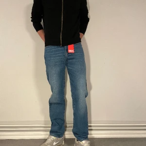 Diesel jeans  - 6. Hej! Säljer nu dessa helt nya diesel jeans. Modellen är 184cm Nypris 1499 