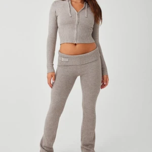 Snygg dress - Använd 2 gånger Köpt för 1 299kr Kan sänka priset vid snabb affär