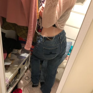 Unika jeans vintage  - Unika vintagejeans med snörning, underbara men har för många jeans därav säljer jag dessa! Bootcut/straight leg, lite för stora på mig🌱köpare står för frakt 