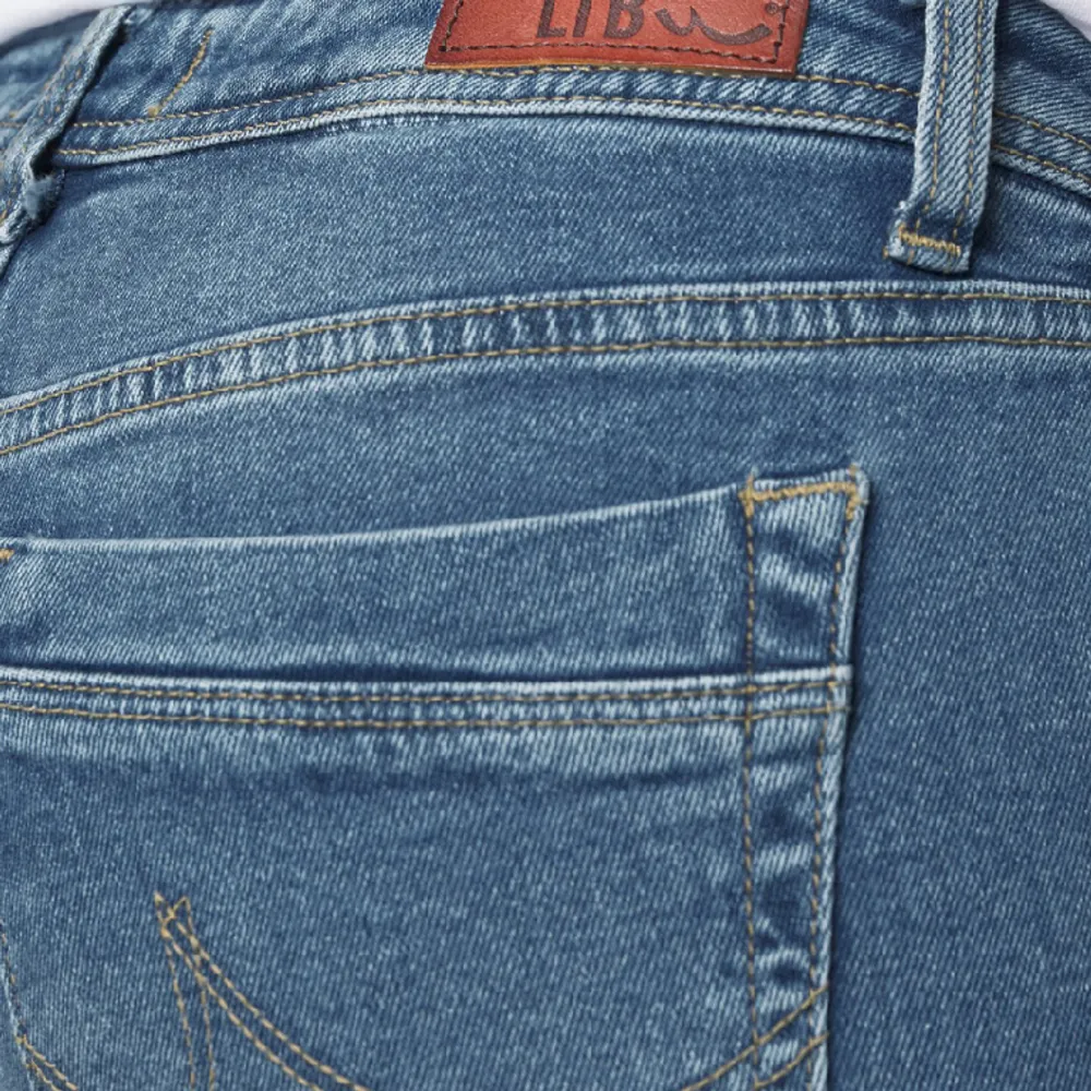 Säljer mina Ltb jeans som är köpta här från Plick för att dom va för stora. Dom är i modell valerie, väldigt bra skick🩷. Jeans & Byxor.