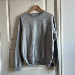 Grå sweatshirt  - Grå sweatshirt från pier one. Passar s/m
