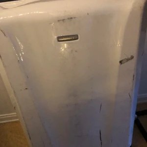 Resväska - Använder inte , draghandtaget är trasigt annars funkar den 