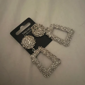 Örhängen  - Oanvända 