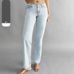 Supersnygga lågmidjade jeans från Gina tricot. Jättebra skick. Storlek 36🩷