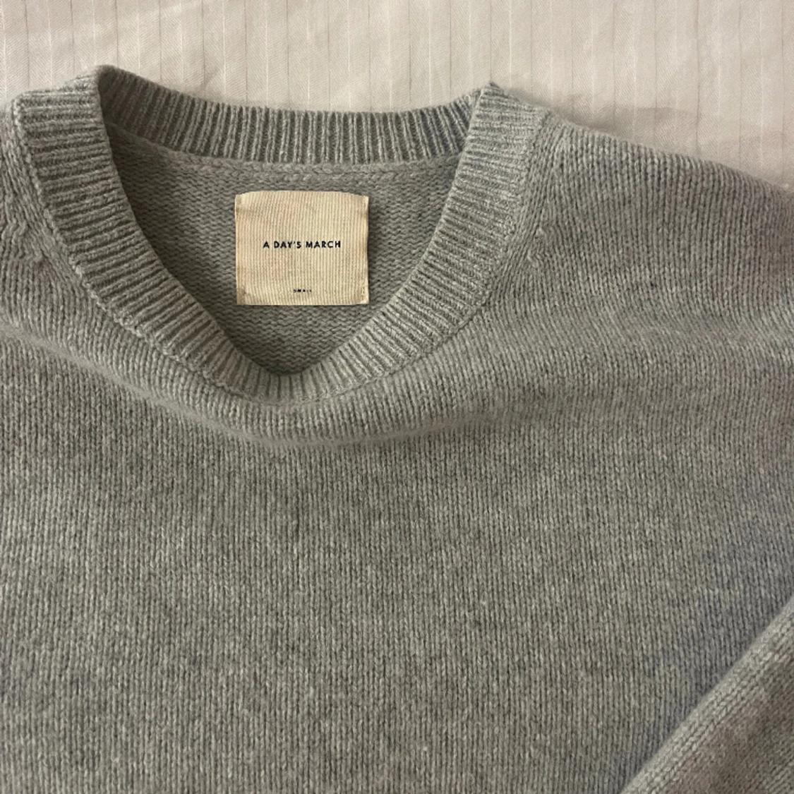 Grå stickad tröja  - 91