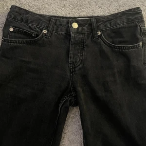 Lågmidjade jeans - Superfina lågmidjade jeans från lager 157! Några defekter, men int så synliga. Pris är diskuterbart💕(Ny pris 400)
