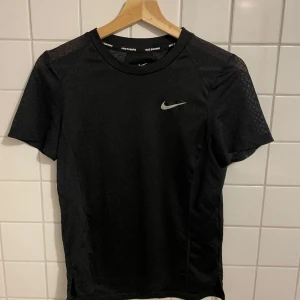 Träningströja - Nike träningströja i storlek S