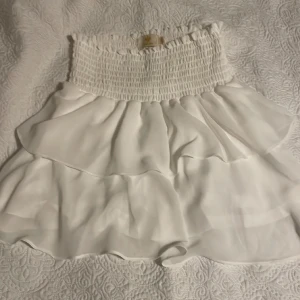 Chelsea volang kjol - Säljer denna för att den inte kommer till användning. Dvs nyskick 