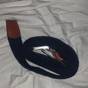 Flätad bälte - Ett Jack and jones flätat bälte 