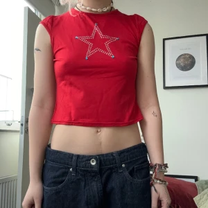 cute sequin star topp - says size L on the tag but i usually wear a size xs-s, it is a stretchy material though, has all the rhinestones still on