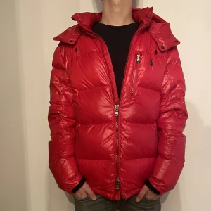 Ralph Lauren jacka - Säljer denna tvär feta Ralph Lauren jackan. Skick: 9/10, sparsamt använd. Nypris: 4000-5000kr.