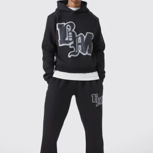 Mjukis set Tracksuit  - Skit snyggt, bra pris för både en hoodie och byxor. Köpte från man avdelningen.