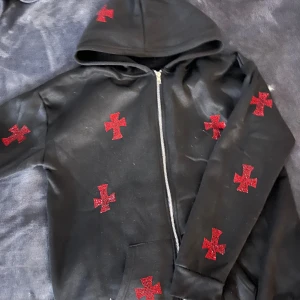 Hoodie - Såå cool hoodie med stenar⚡️