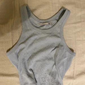Tanktop  - En ljusblå tank top från lager 157. Säljer då den är för stor. Aldrig använd. Jag har S i toppar. Hör av dig om frågor!