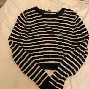 Tröja - Säljer denna fina tröjan, pris kan diskuteras💖