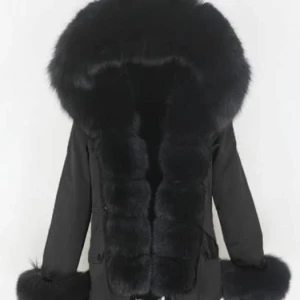 Parka  - - Nästan helt ny parka jacka, Storlek M/L - 4000 kr original pris 6000 (Pris kan diskuteras)