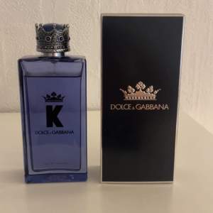 Hejsan , säljer en nästan helt ny parfym av Dolce & Gabbana säljes pga att doften ej är min smak. Finns orderbekräftelse som bevis på äkthet. Kan tänka mig byten mot andra parfymer kom med förslag!