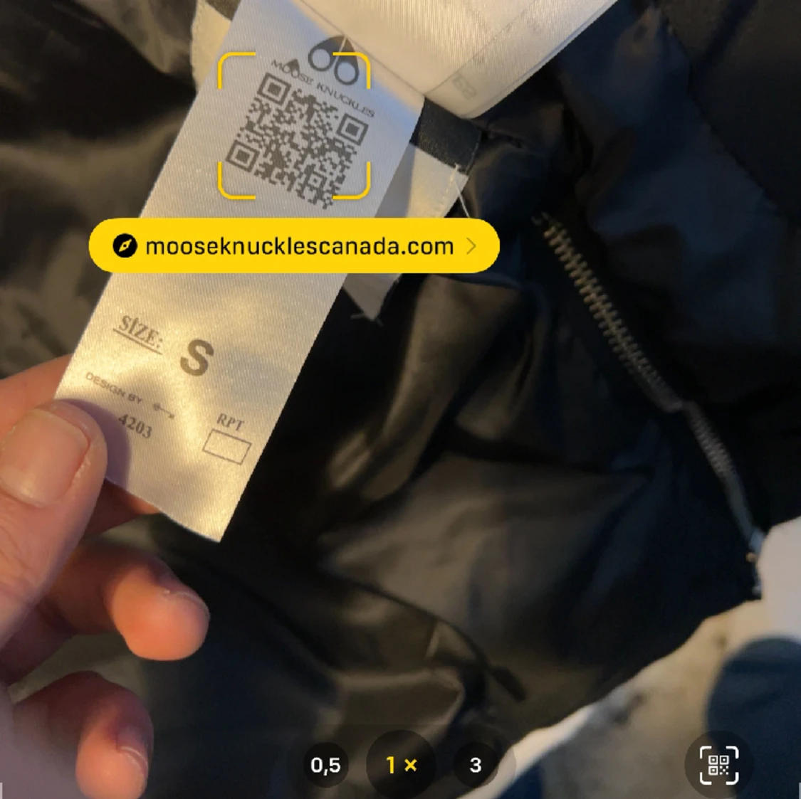 Säljer jackan  - 90