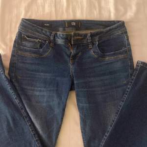 Säljer dessa ltb jeans för vill ha ett par andra även för dom är för stora. använd få gånger så är som nya.🥰