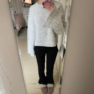 Stickad tröja - Stickad tröja som inte kommer till användning. Lappen sitter kvar.