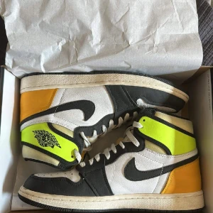 AirJordan 1 Volt Gold - Kvitto och låda får du med och jag skickar dubbelboxad🫶  Storlek 42,5🤟   