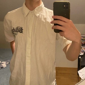 Billabong skjorta - Billabong skjorta, tryck där fram och bak