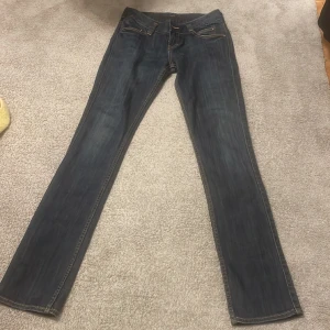 Low waist jeans - Lågmidjade jeans från bondelid. Storlek 26 i midjan. Köpta på sellpy men tyvvär för långa för mig. Bra kvalite och superfina💗💗