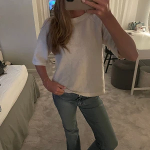 Stickad T-shirt  - Vit stickad T-shirt ❤️