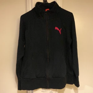 Puma tjocktröja - Bra skick. Barnstorlek XL, passar S till vuxen. 