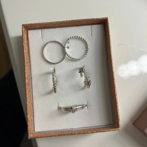 Silver ringar - Flera silverringar i äkta silver. Fint skick💕 200 för alla, 50 kr styck 