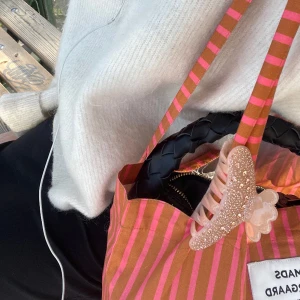 Mads norgaard tote - Jättefin, knappt använd, modell på toten syns på bild 2😗❤️