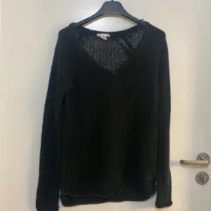 Fin svart stickad tröja storlek XS H&M 