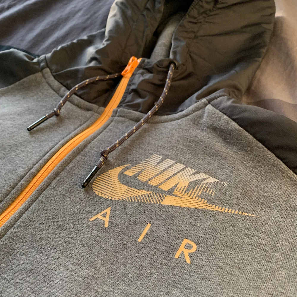 Nike Air kofta i bra skick, storlek S 🔘. Tröjor & Koftor.