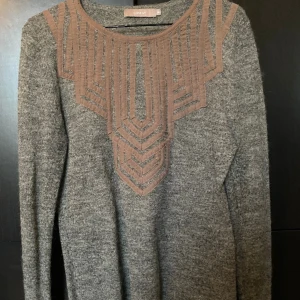 Ulltröja stl 38, M  - Använd en gång, så i nyskick. Nypris 800kr 