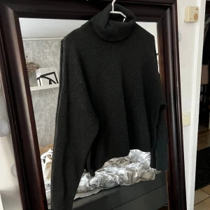 Stickad polotröja  - Jättesnygg stickad polotröja från Tezenis. Använd förra hösten några gånger men inte på länge. 