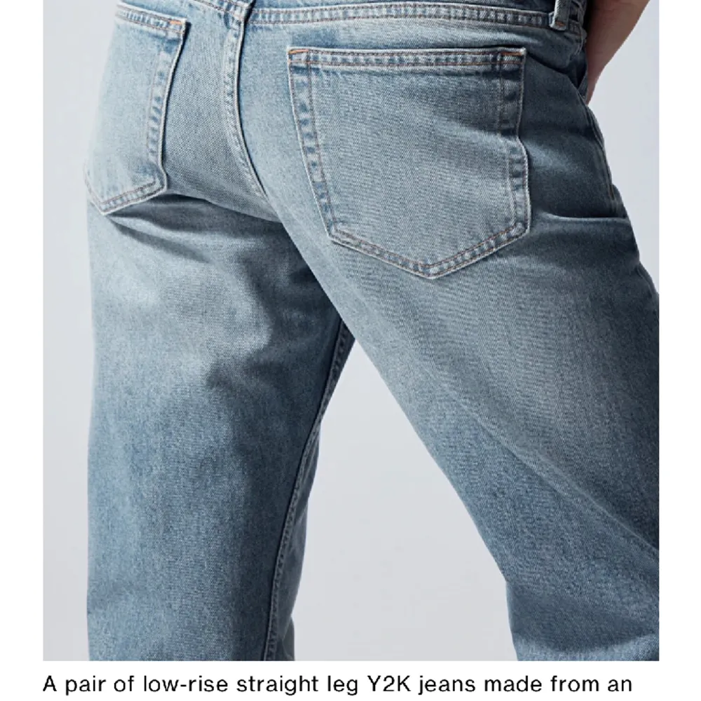 Säljer dessa jätte populära jeans från weekday, använda en gång. Storlek 28/32. Låg midjade och raka!. Jeans & Byxor.